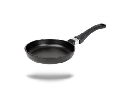 Shallow frying pans